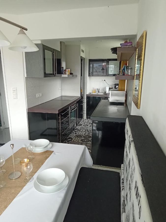 Liege Centre Mediacite Appartement Possible Parking Terrasse Immense 8Eme Pour 2 Personnes Exterior foto